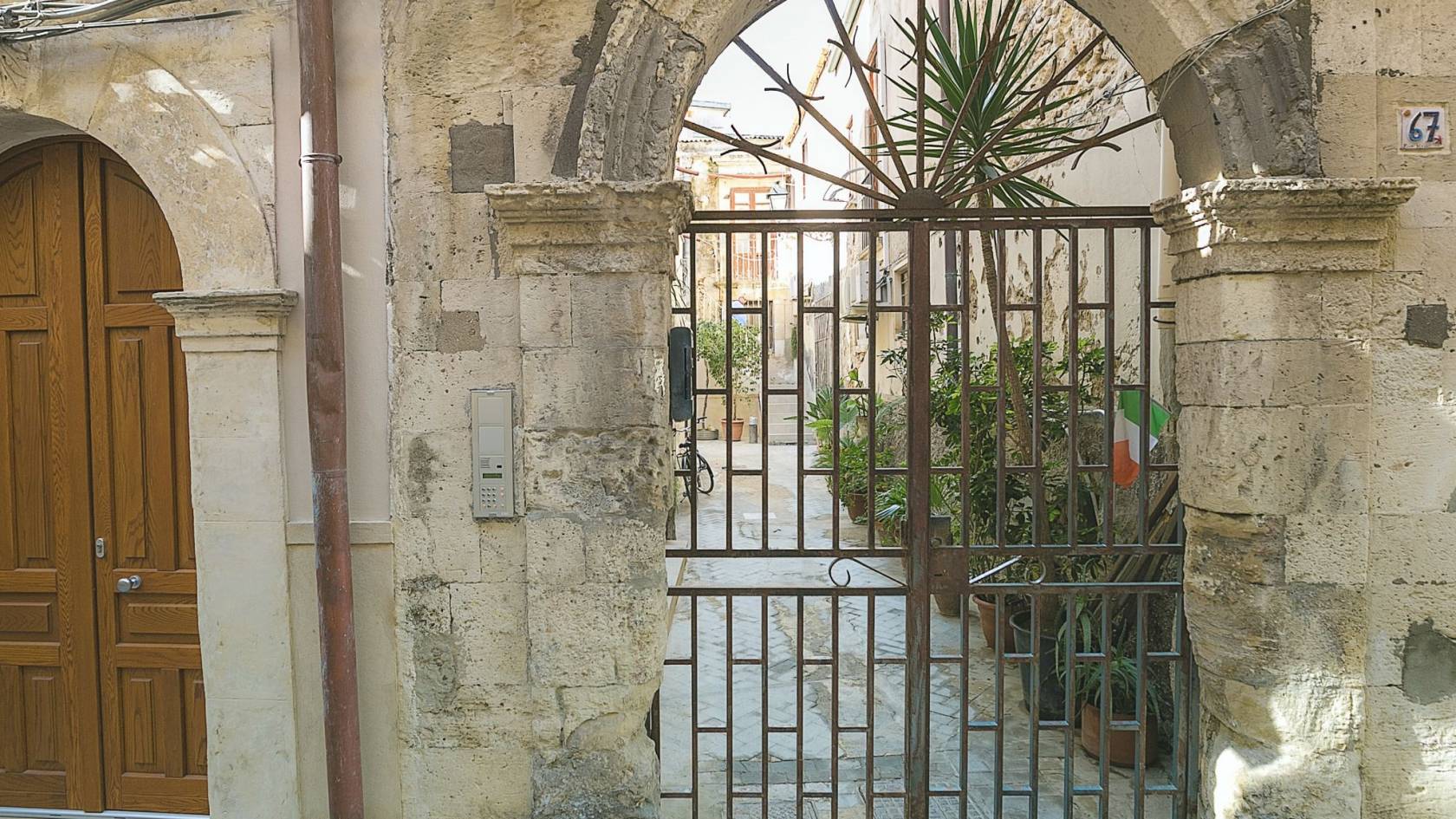 Dione Design Triple Stay